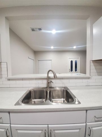 1017 E Humbolt Street, Fort Worth, TX 76104