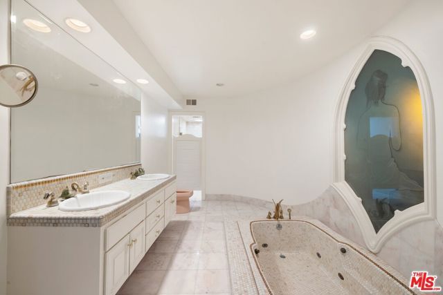 1727 Stone Canyon Road, Los Angeles, CA 90077