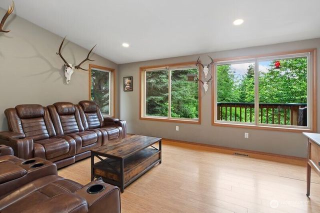 514 Bywater Way, Port Ludlow, WA 98365