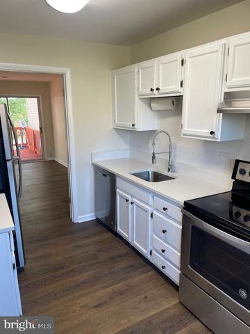 9401 RIVERBRINK CT, Laurel, MD 20723