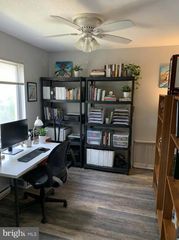 615 CENTER ST #104, Herndon, VA 20170