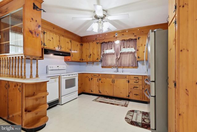 120 MAPLE AVE, Hanover, PA 17331