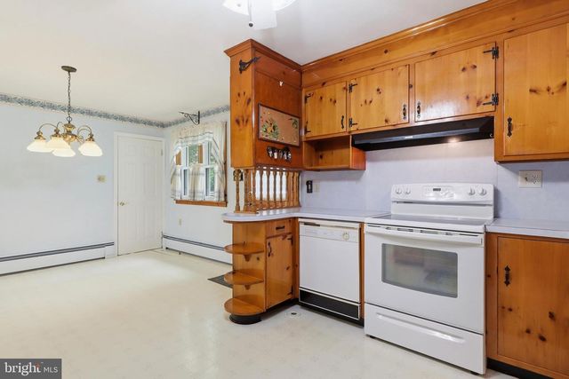 120 MAPLE AVE, Hanover, PA 17331
