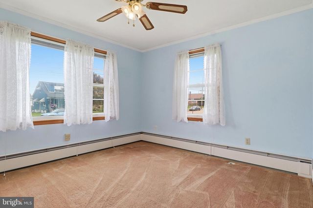 120 MAPLE AVE, Hanover, PA 17331
