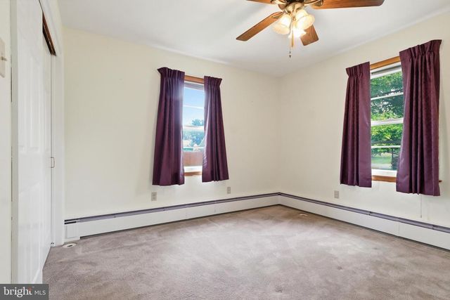 120 MAPLE AVE, Hanover, PA 17331