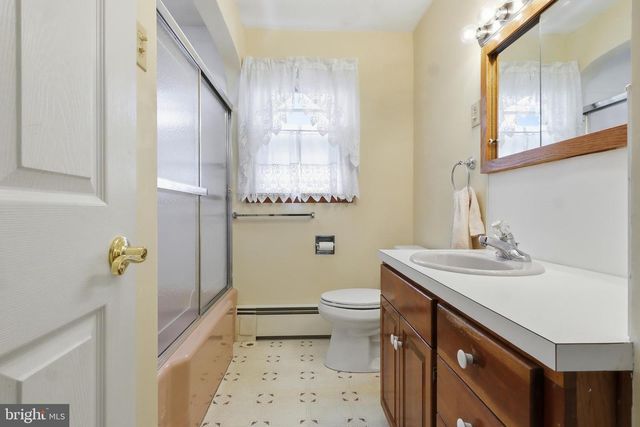 120 MAPLE AVE, Hanover, PA 17331