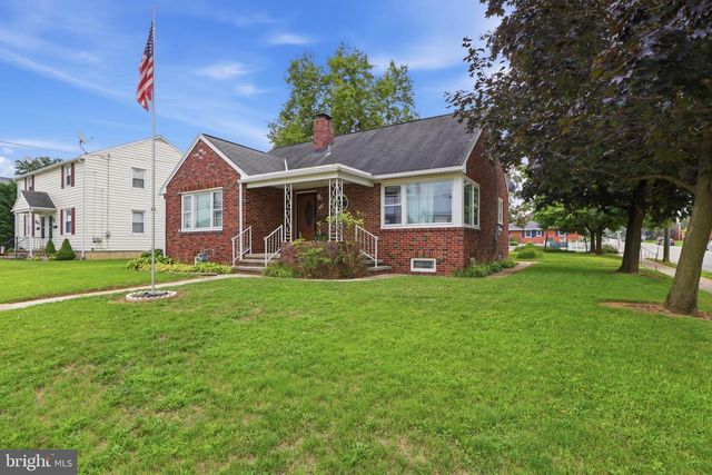 120 MAPLE AVE, Hanover, PA 17331