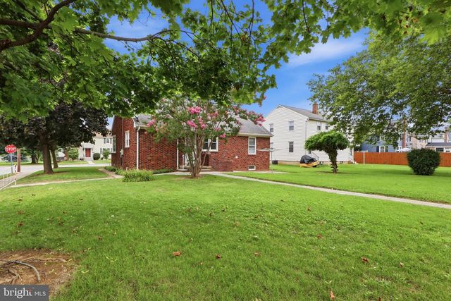 120 MAPLE AVE, Hanover, PA 17331