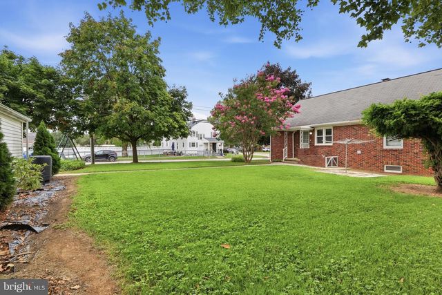 120 MAPLE AVE, Hanover, PA 17331