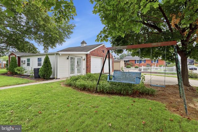 120 MAPLE AVE, Hanover, PA 17331