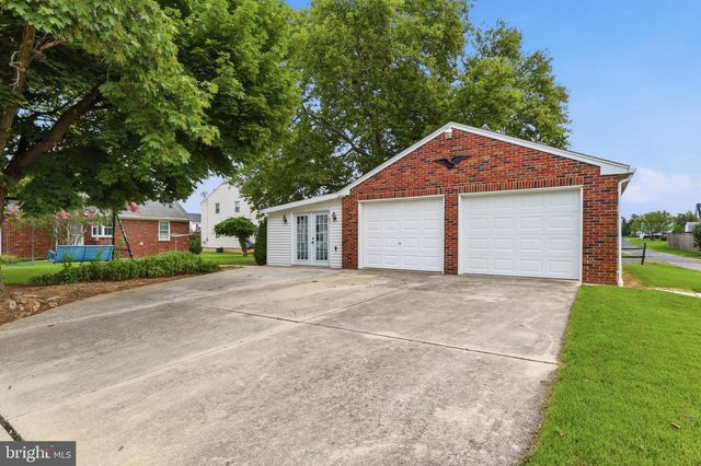 120 MAPLE AVE, Hanover, PA 17331