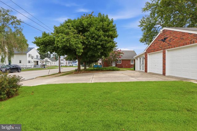 120 MAPLE AVE, Hanover, PA 17331