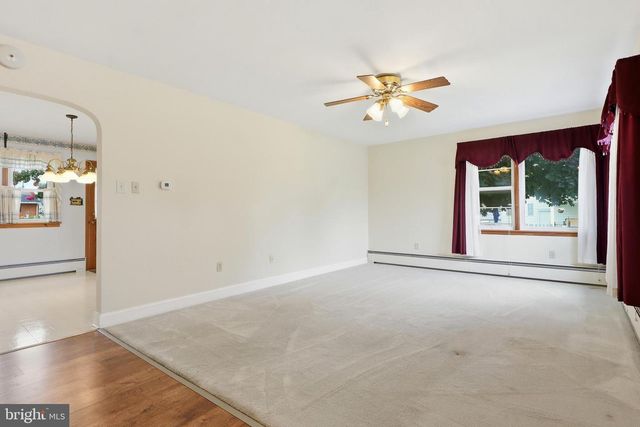120 MAPLE AVE, Hanover, PA 17331