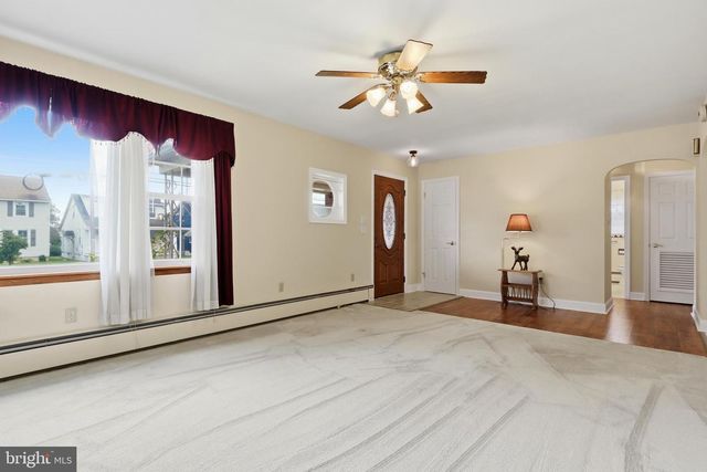 120 MAPLE AVE, Hanover, PA 17331