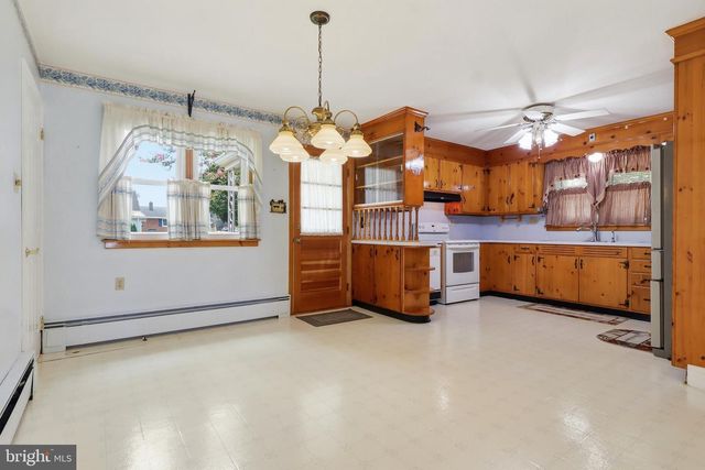 120 MAPLE AVE, Hanover, PA 17331