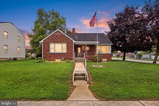 120 MAPLE AVE, Hanover, PA 17331