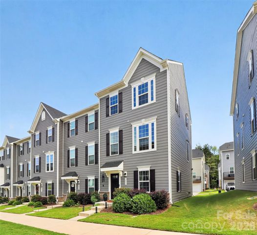 2402 Autumn Olive Lane, Matthews, NC 28104
