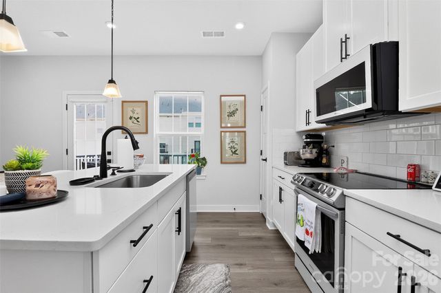 2402 Autumn Olive Lane, Matthews, NC 28104
