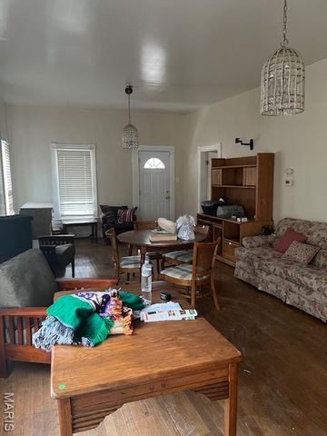 2001 Park Avenue, Alton, IL 62002