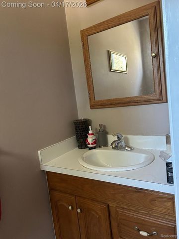 5134 Saint Richard Drive, Shelby Charter Township, MI 48316