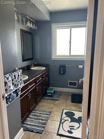 5134 Saint Richard Drive, Shelby Charter Township, MI 48316