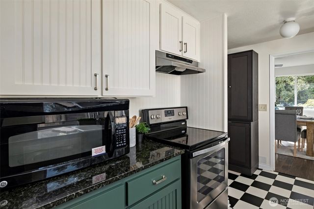 1930 Fir Woods Place, Oak Harbor, WA 98277