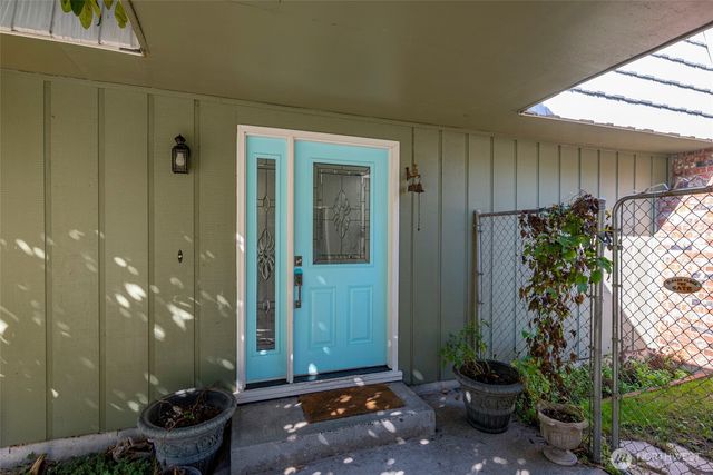 1930 Fir Woods Place, Oak Harbor, WA 98277