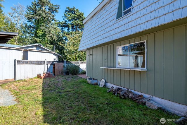 1930 Fir Woods Place, Oak Harbor, WA 98277
