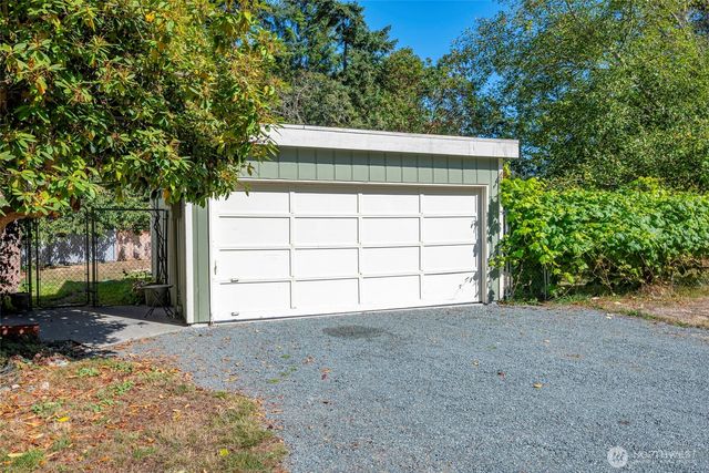 1930 Fir Woods Place, Oak Harbor, WA 98277