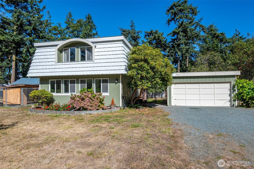 1930 Fir Woods Place, Oak Harbor, WA 98277