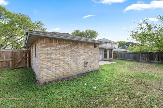 5222 Inverness Dr, Corpus Christi, TX 78413