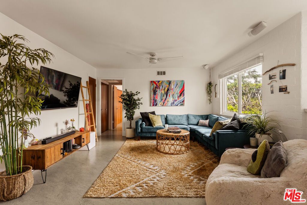 2260 N Cahuenga Boulevard 405, Los Angeles, CA 90068