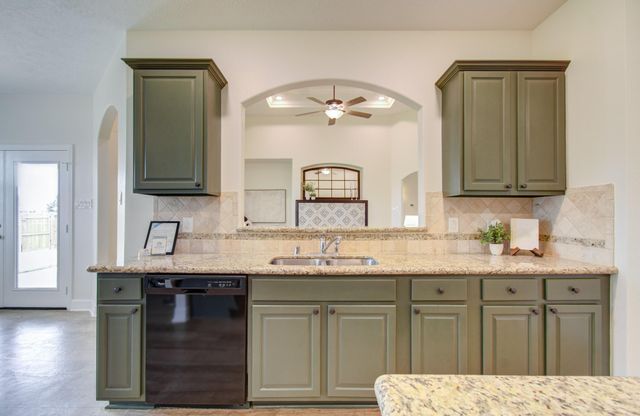 14018 Hawthorne Circle, Mont Belvieu, TX 77523