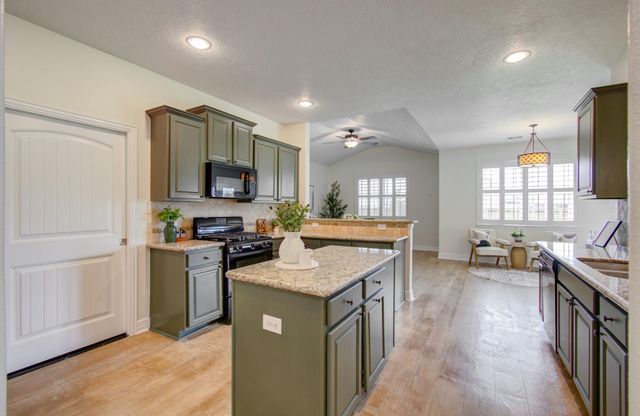 14018 Hawthorne Circle, Mont Belvieu, TX 77523