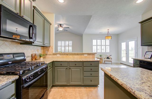 14018 Hawthorne Circle, Mont Belvieu, TX 77523