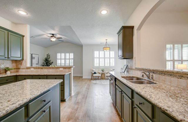 14018 Hawthorne Circle, Mont Belvieu, TX 77523