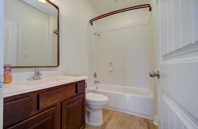14018 Hawthorne Circle, Mont Belvieu, TX 77523