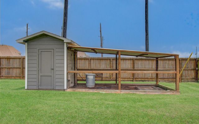 14018 Hawthorne Circle, Mont Belvieu, TX 77523