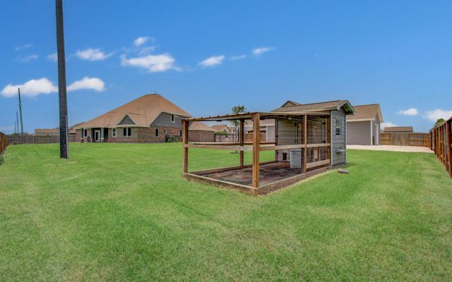 14018 Hawthorne Circle, Mont Belvieu, TX 77523