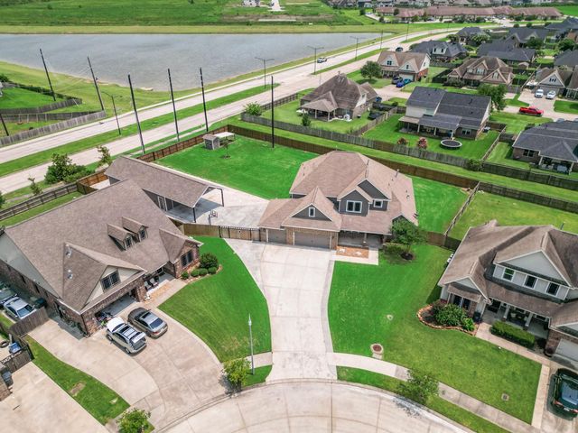 14018 Hawthorne Circle, Mont Belvieu, TX 77523