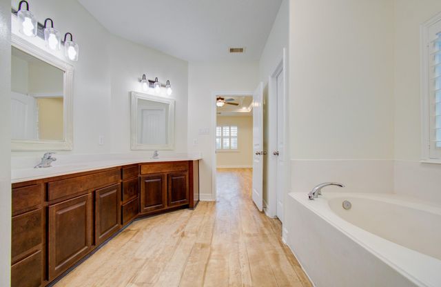 14018 Hawthorne Circle, Mont Belvieu, TX 77523