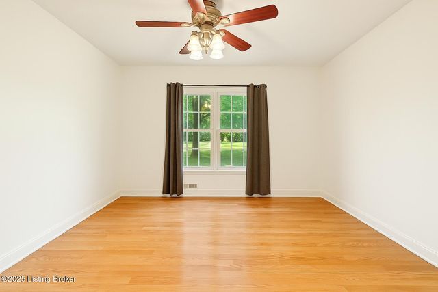 8803 Whipps Mill Rd, Lyndon, KY 40222