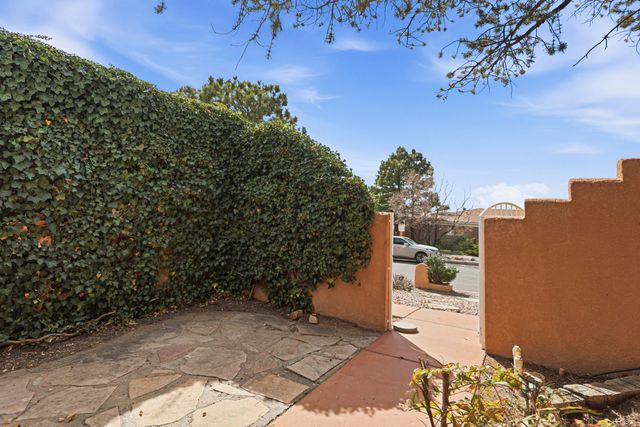 2312 Punta De Vista Drive NE, Albuquerque, NM 87112