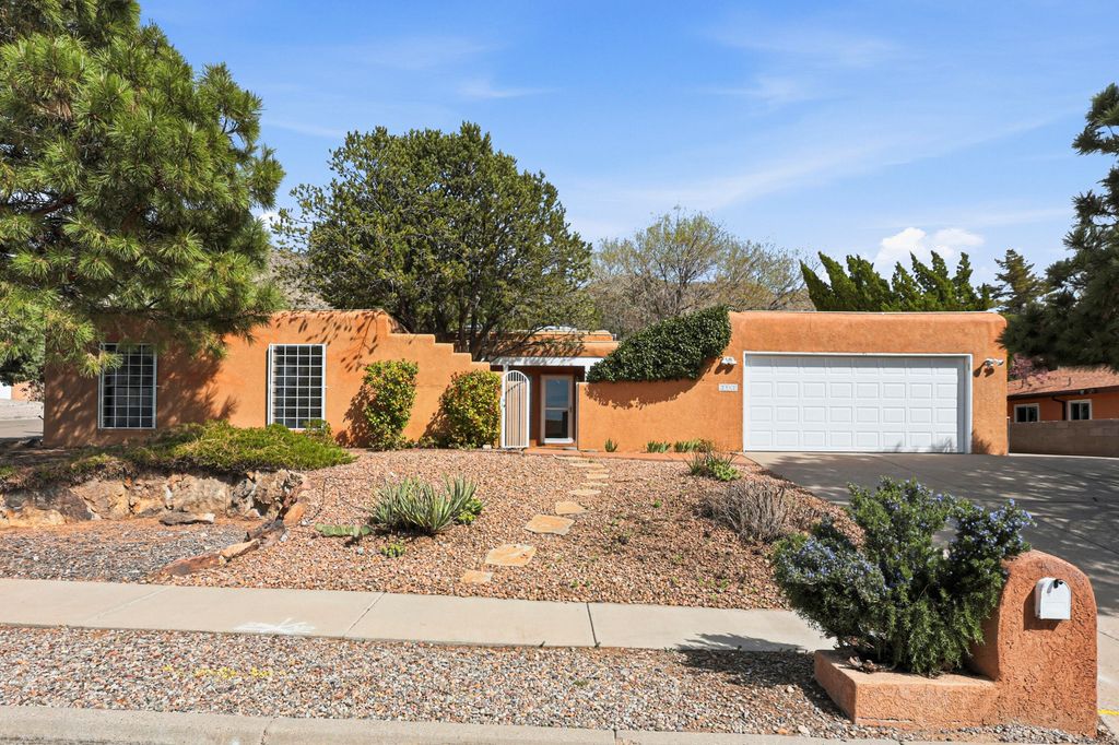 2312 Punta De Vista Drive NE, Albuquerque, NM 87112