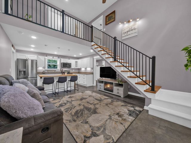 509 Iron Hill Rd, Burns, TN 37029