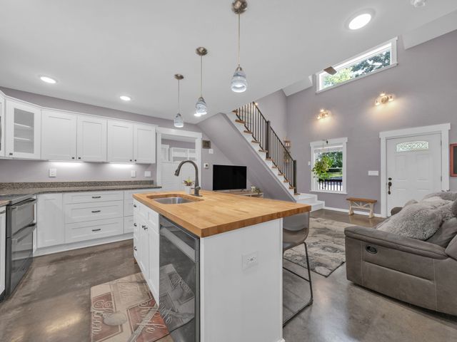 509 Iron Hill Rd, Burns, TN 37029