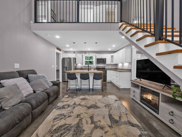 509 Iron Hill Rd, Burns, TN 37029