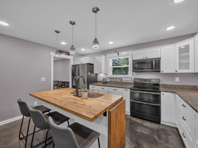 509 Iron Hill Rd, Burns, TN 37029