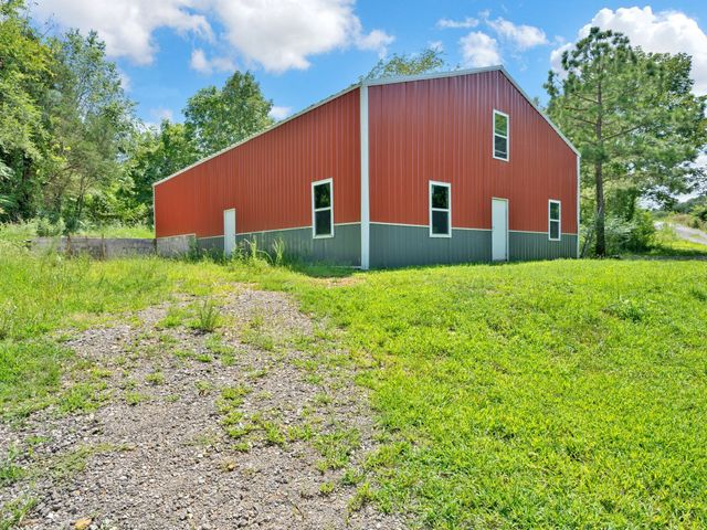 509 Iron Hill Rd, Burns, TN 37029