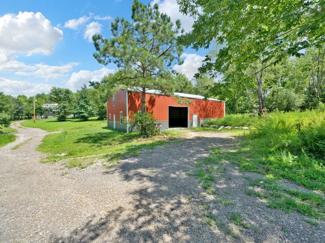 509 Iron Hill Rd, Burns, TN 37029